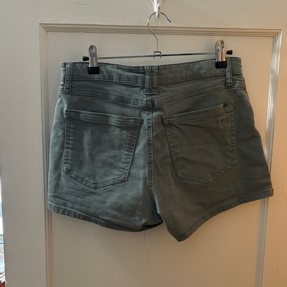 Kuhl Women's Cargo Shorts in Olive - Picture 2 of 3